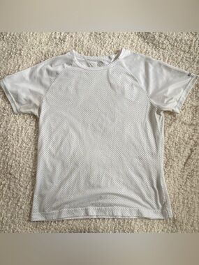 Nike White Mesh Athletic Tee Women’s Size M Breathable Performance Top